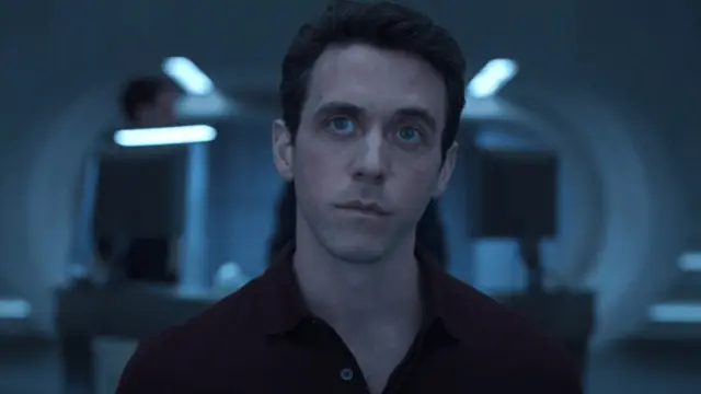 Daniel Keene en el pasado de Silo T3